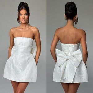 NWT Elenora Ivory Mini Dress